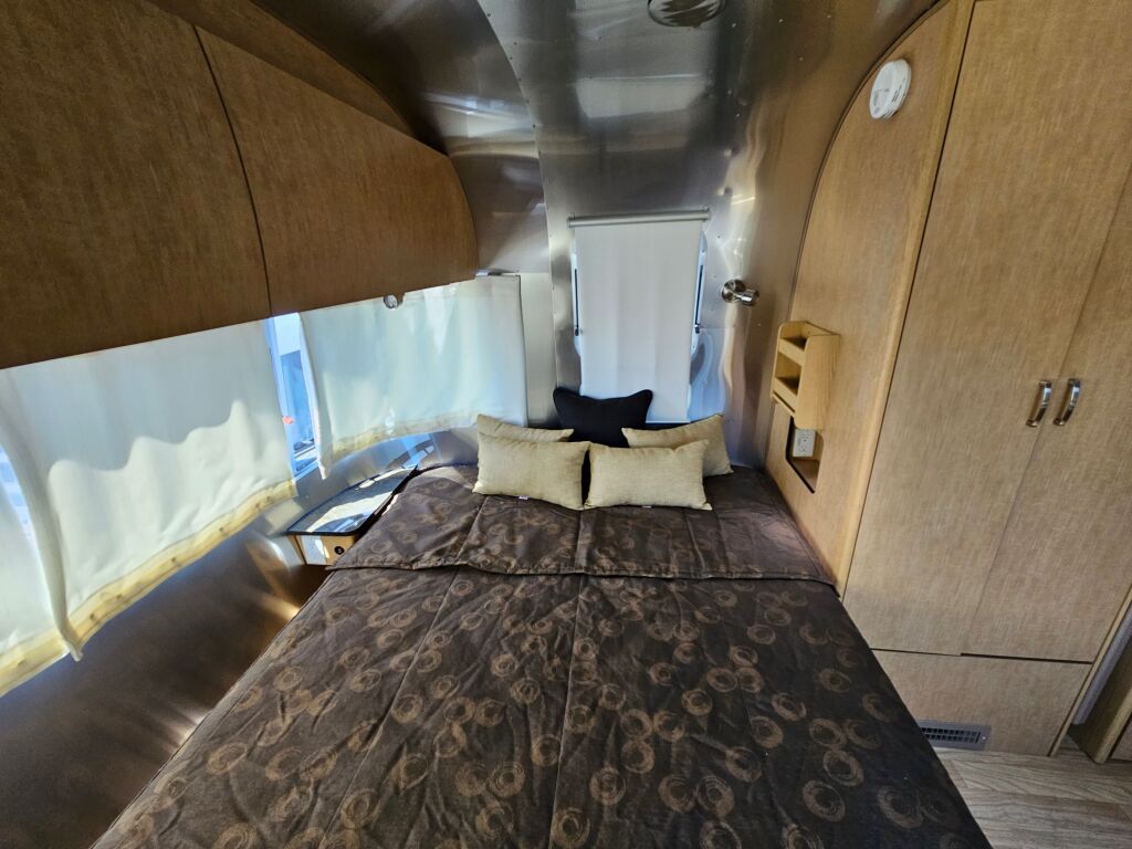 2016 Airstream Flying Cloud 26U